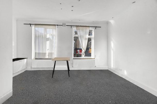 3 bedroom flat to rent - Photo 1