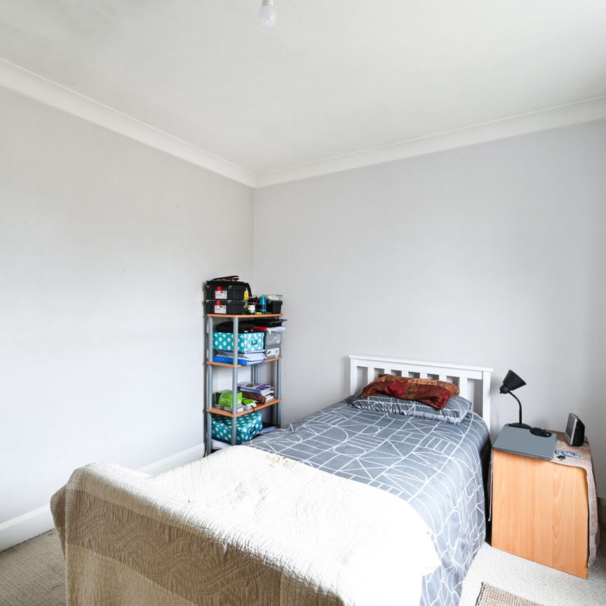 Worthington Close, Mitcham, CR4 - Photo 1