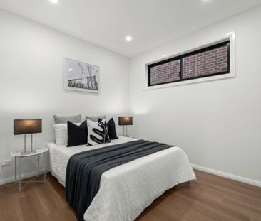 Stunning 5 Bedroom Home - Great Location! - Photo 2