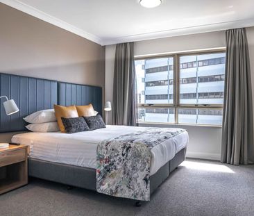ONE BEDROOM APARTMENT IN ULTRA-CONVENIENT LOCATION - Photo 2