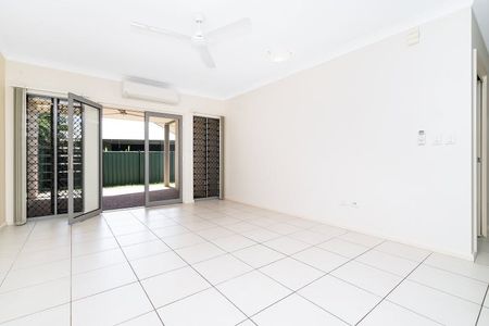 STYLISH LYONS LIVING - Photo 5