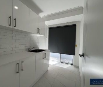 Brand New Luxury Home with Pool in Cannonvale! - Photo 5