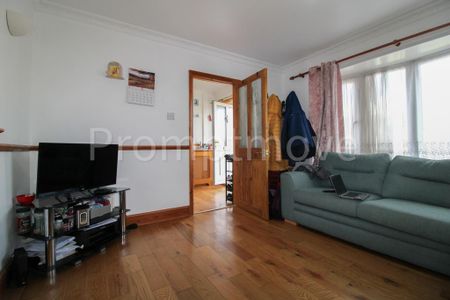 3 bedroom semi-detached house to rent - Photo 2