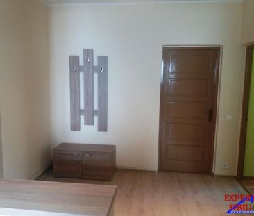 INCHIRIEZ apartament 2 camere,renovat, zona Mihai Viteazul - Photo 3
