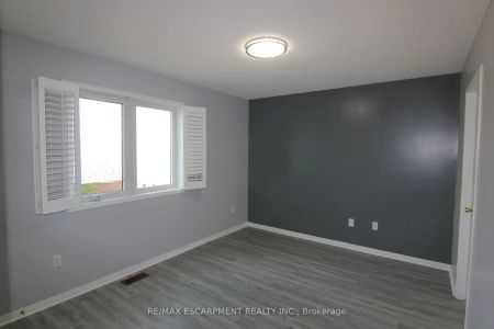 Property For Lease | W9268156 - Photo 4