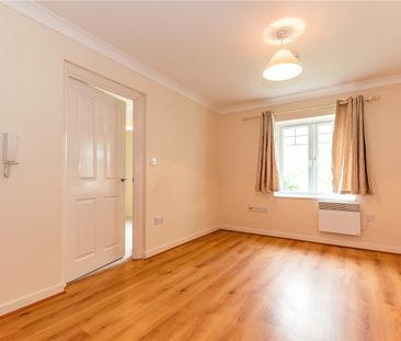 Hazel Gate, 1 Hazel Avenue, Farnborough, GU14 - Photo 6