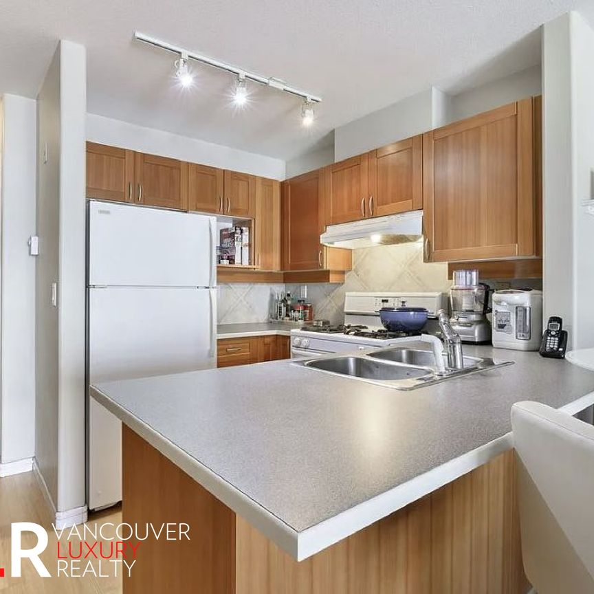 Condo in Vancouver West Side, BC - Photo 1