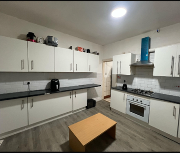 1 bedroom in a house share to rent - Photo 2