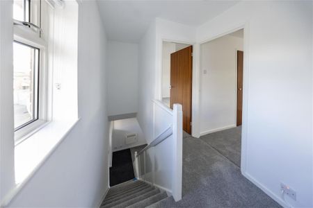 East Crescent - Photo 5
