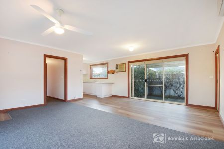 2/14 Rachel Court, Lavington - Photo 2