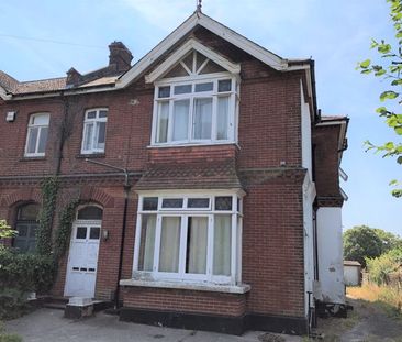 1 bed flat in Richmond Road, Worthing - Photo 3