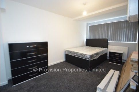 4 Bedroom House near Leeds University - Photo 1