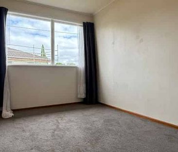 Conveniently Located 3 Bedroom Home in Papakura - Photo 3