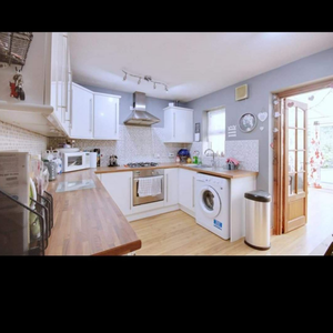 1 bedroom in a house share to rent - Photo 2