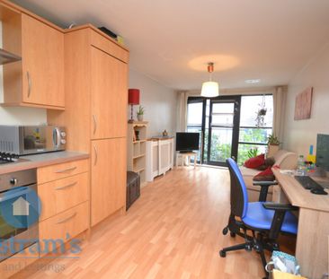 2 bed Flat for Rent - Photo 4