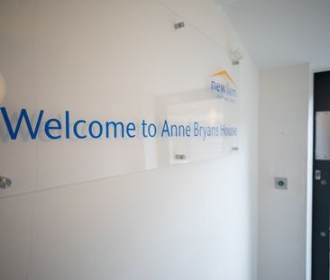 Bedsit, Anne Bryans House, NW3 - Photo 4