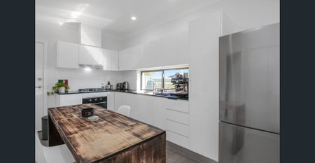 Modern & Convenient Two Bedroom Granny Flat - Photo 3