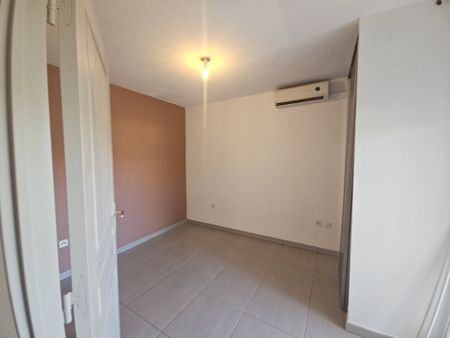 Location Appartement 2 pièces 39m² ST DENIS 97400 - Photo 2