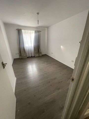 1 Bed Flat, Express Drive, IG3 - Photo 4
