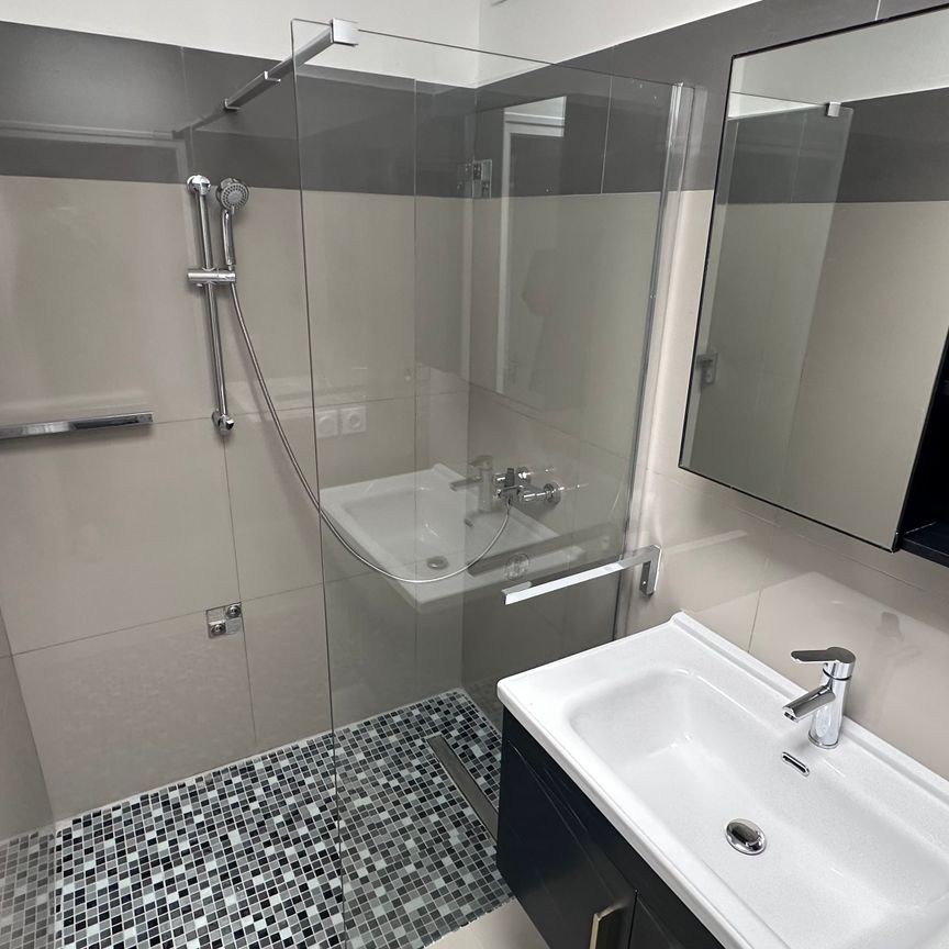 Location Appartement 4 pièces 70m² ST ANDRE 97440 - Photo 1