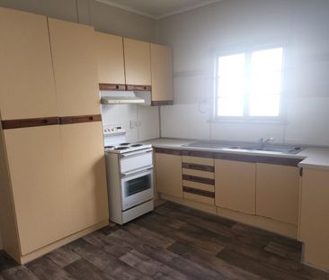 Centrally Located 2-Bedroom Worker's Cottage - Photo 3