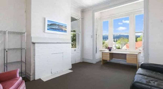 Close to Uni! - Photo 1