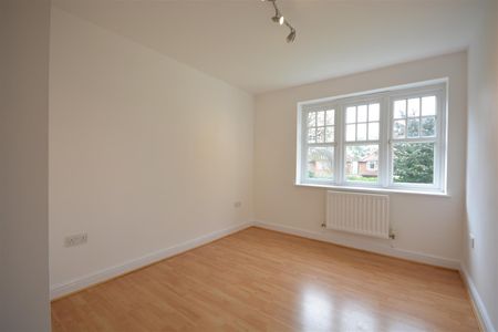 19 Alexandra Road, Epsom, Surrey, KT17 4BW - Photo 5