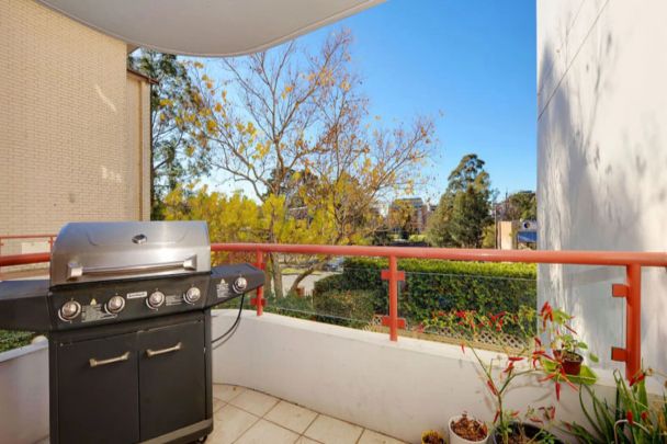 2 Bedroom Apartment In Ideal Location - Photo 1