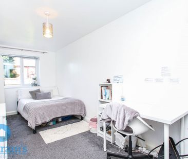 4 bed Semi-Detached House for Rent - Photo 6