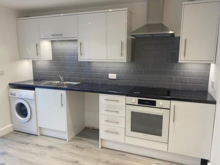 5 bedroom semi-detached house to rent - Photo 4