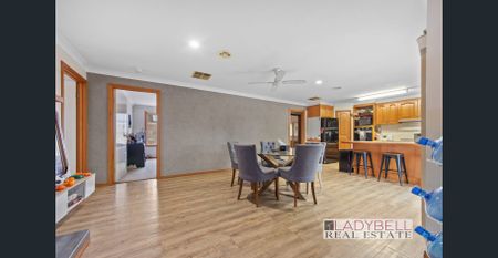 Beautiful Family Home - Photo 5