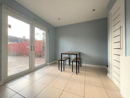 28 Chichester Square, Carrickfergus, BT38 8JU - Photo 2