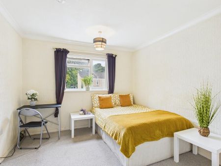 3 bedroom flat to rent - Photo 4