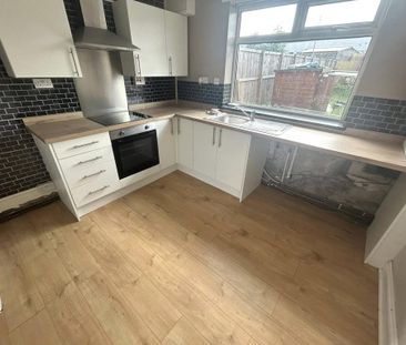 3 bedroom semi-detached house to rent - Photo 5