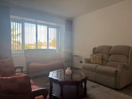 2 Bed Flat, Oaks Lane, IG2 - Photo 3