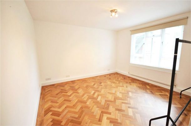 2 Bedroom Flat / Apartment - St. Cross Road, Winchester - Photo 1