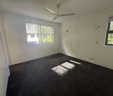 2 bedroom unit in Auchenflower - Photo 4