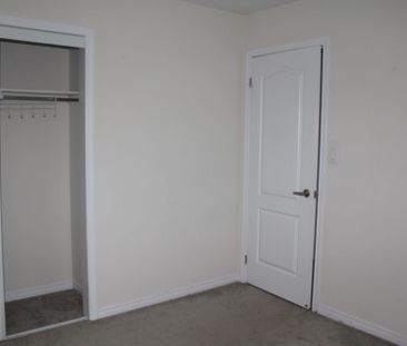 For Lease - 7 Esther Crescent, Thorold, Ontario - Photo 3