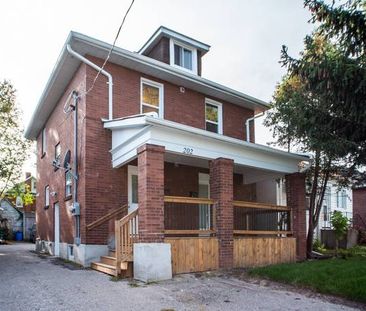 2 bed 1 bath Apartment Recently Renovated Central Oshawa - Photo 1