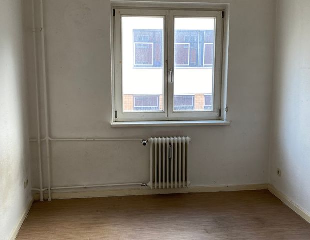 Kleines Zimmer innerhalb einer 3er-WG / 1.OG rechts, Zimmer 1329 - Photo 1