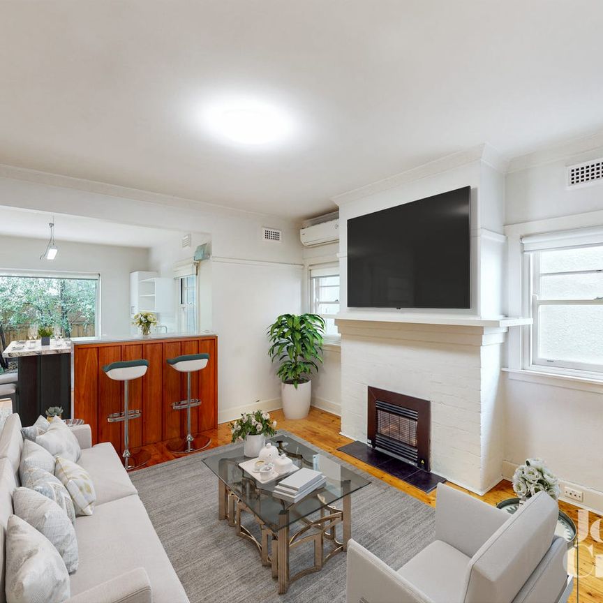 ART DECO APARTMENT - Photo 1