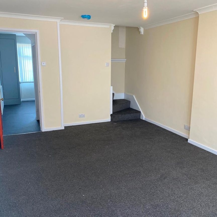 2 Bed Terraced House, Warrels Court, LS13 - Photo 1