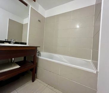 Location Appartement 1 pièce 30m² ST DENIS 97400 - Photo 4