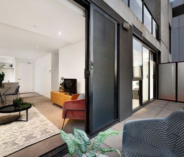 MODERN 2 BEDROOM APARTMENT IN CENTRAL CONVENIENT LOCATION - Photo 3