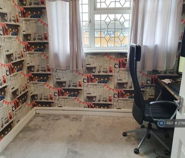 3 bedroom end of terrace house to rent - Photo 4