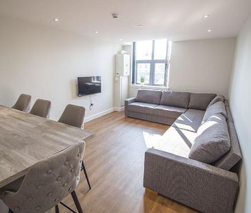 8 bedroom flat to rent - Photo 1