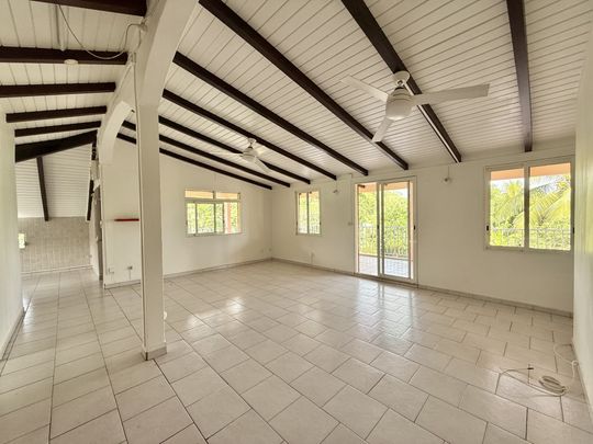 Location Appartement 4 pièces 74m² LES ABYMES 97139 - Photo 1