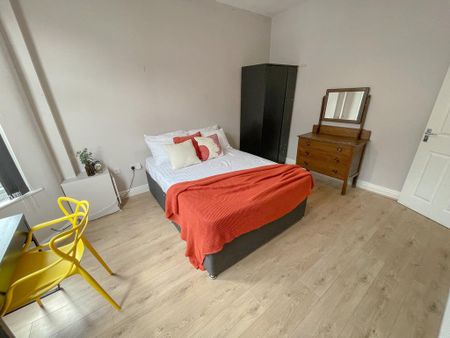 4 bedroom terraced house to rent - Photo 2