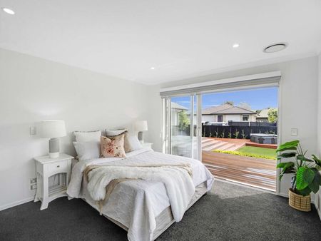 Executive Four Bedroom Family Home! - Photo 2