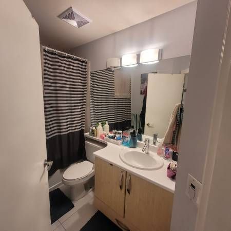 1 bedroom apartment near gateway skytrain Station surrey - Photo 4